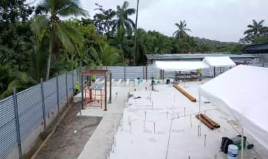 Vista de la obra y estructuras en ejecución.