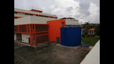 Área exterior del hospital publicada por CTL.