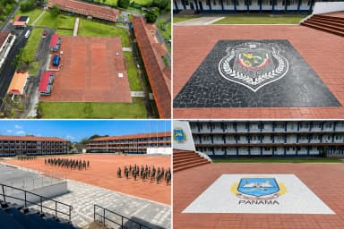 Cuatro fotografías de la Plaza de Armas en Cristóbal: conjunto, pavimento y espacios de formación.